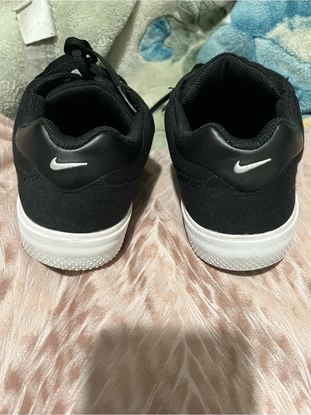 Nike Men's Black and White Low-Top Sneakers